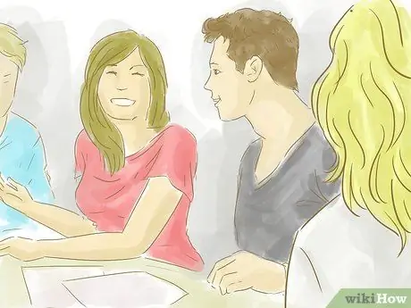 Привлекайте девушек, не разговаривая с ними Шаг 12