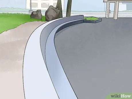 Найдите хорошее место, чтобы начать кататься на скейтборде Шаг 2