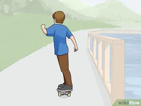Найдите хорошее место, чтобы начать кататься на скейтборде Шаг 8
