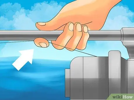 Заброс с удочкой для серфинга на пляже Шаг 4