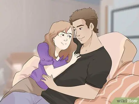 Заставь своего парня или подругу поцеловать тебя в первый раз, шаг 1