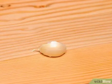 Приготовить чесночный сок, шаг 2