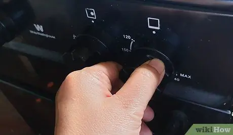 Приготовьте оставшуюся индейку и запеканку с начинкой Шаг 1