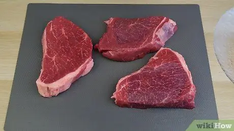 Разрезать стейк, шаг 1