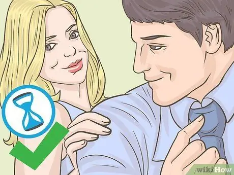 Заставьте вашего давнего парня сделать вам предложение, шаг 2