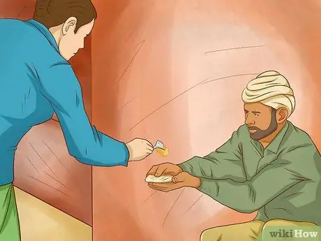 Будьте уважительны при посещении индуистского храма Шаг 12