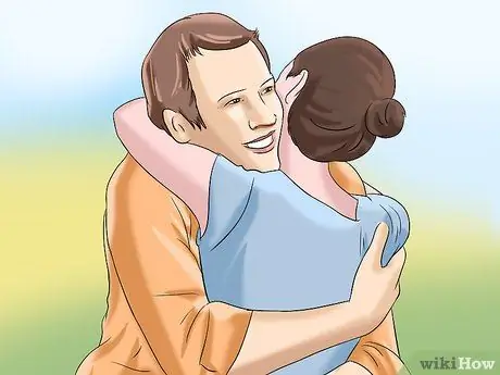 Любите члена своей семьи, даже если они не любят вас. Шаг 5