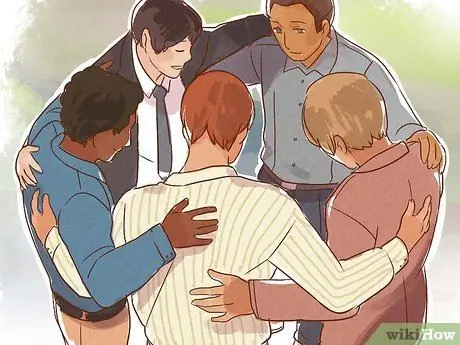 Предложите помощь и поддержку овдовевшей матери Шаг 14