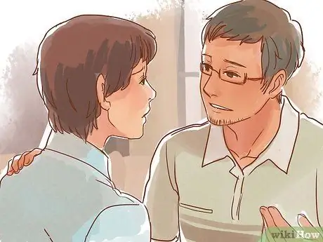 Предложите помощь и поддержку овдовевшей матери Шаг 3