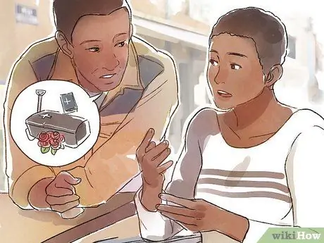 Предложите помощь и поддержку овдовевшей матери Шаг 6