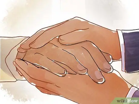 Предложите помощь и поддержку овдовевшей матери Шаг 8