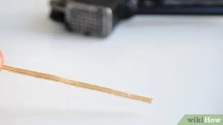 Легко очистить чесночный пресс, шаг 1