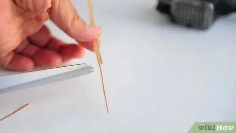 Легко очистить чесночный пресс, шаг 2