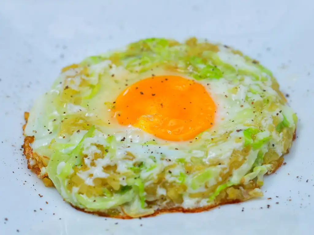 3 способа приготовления яиц в корзине