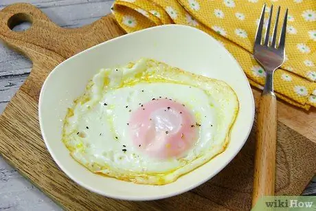 Нарезайте яйцо Шаг 6