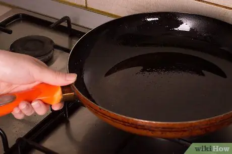 Приготовить яичницу, не переворачивая ее Шаг 1