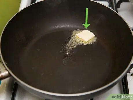 Приготовить сырную яичницу, шаг 1