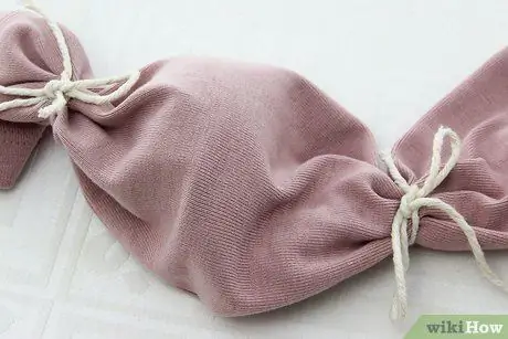 Сделайте яичницу-болтунью в скорлупе Шаг 2