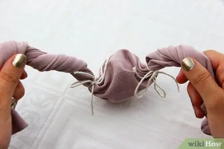 Сделайте яичницу-болтунью в скорлупе Шаг 3