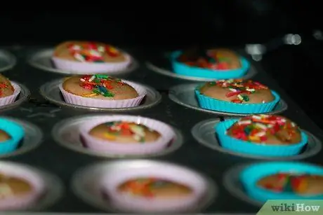 Выпекать с силиконовыми вкладышами для кексов Шаг 6 Пуля 2