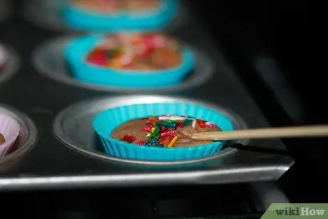 Выпекать с силиконовыми вкладышами для кексов Шаг 6 Пуля 3