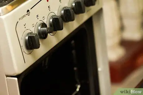 Выпекать с силиконовыми вкладышами для кексов Шаг 3