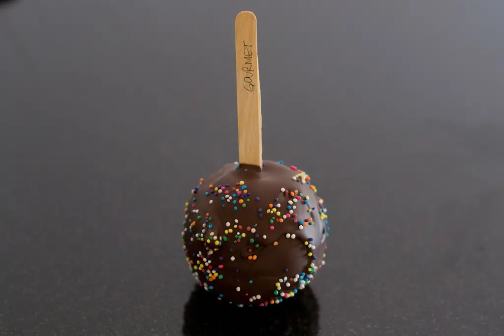 Как приготовить изысканные яблоки в шоколаде: 8 шагов