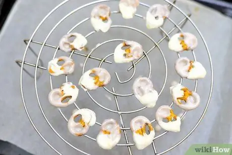 Приготовить крендели с йогуртом Шаг 15