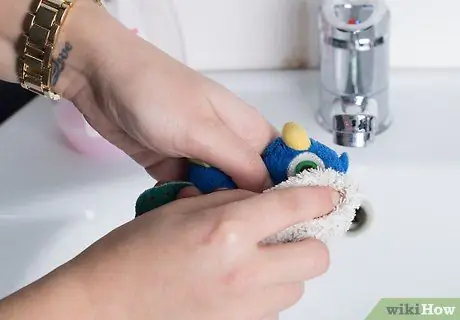 Вымойте игрушки для собак, шаг 1