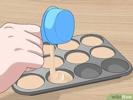 Приготовьте лакомство для собак из банана, арахиса и йогурта Шаг 3