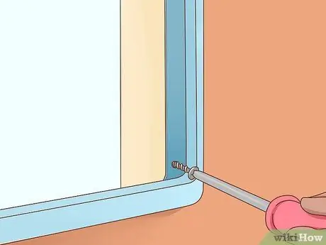 Установите откидную крышку для кошек Шаг 11