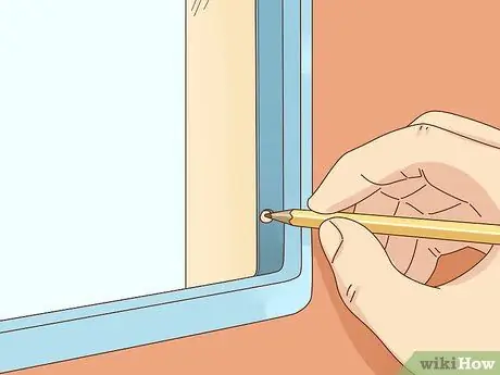 Установите откидную крышку для кошек Шаг 9