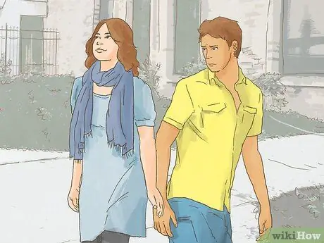 Избегайте мальчика, который знает, что он вам нравится Шаг 9