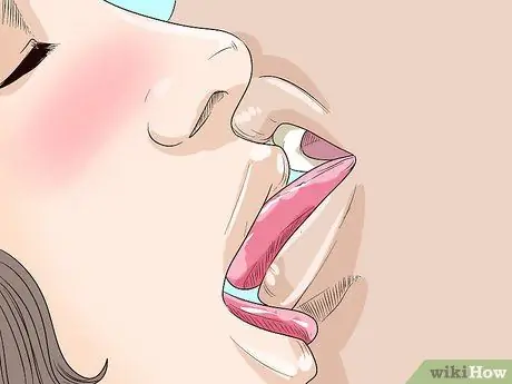 Целоваться с парнем Шаг 11