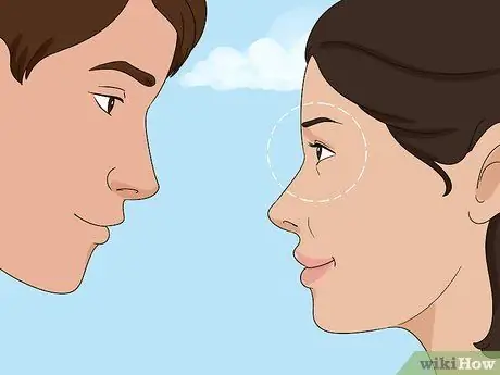 Знай, готова ли твоя девушка поцеловать тебя Шаг 1