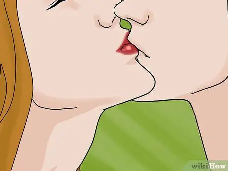 Поцелуй своего парня в первый раз (девочки из средней школы) Шаг 6