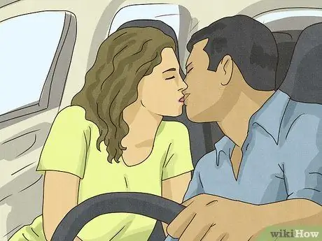 Поцелуй своего парня в школе, шаг 7