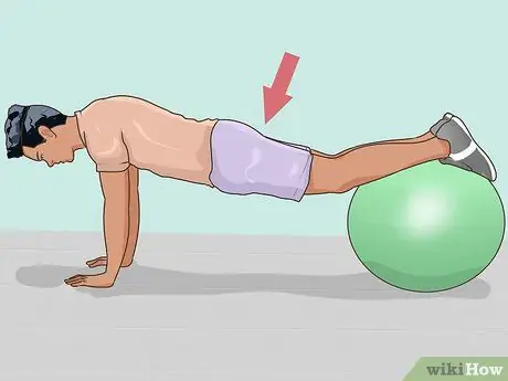 Выполняйте отжимания с отягощением, шаг 15