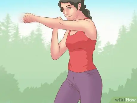 Поднимите пресс во время ходьбы. Шаг 4