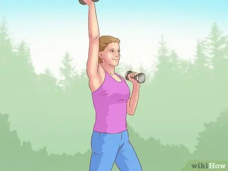 Поднимите пресс во время ходьбы. Шаг 5