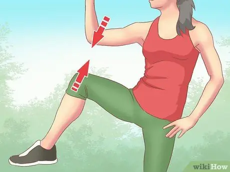 Поднимите пресс во время ходьбы. Шаг 8