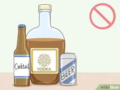 У девушки плоский живот Шаг 8