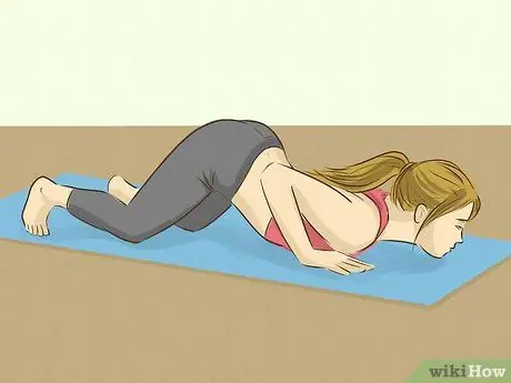 Выполните Сурья Намаскар, шаг 7