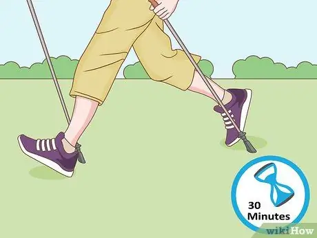 Выполните скандинавскую ходьбу, шаг 12