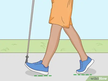 Выполните скандинавскую ходьбу, шаг 8