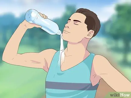 Сохраняйте спокойствие во время прогулок в жаркую погоду Шаг 10