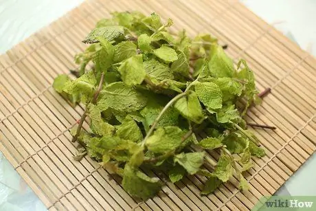 Приготовить воду из огурцов Шаг 6