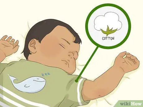 Одевайте новорожденного для сна летом Шаг 1