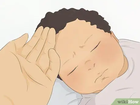 Одевайте новорожденного для сна летом Шаг 10