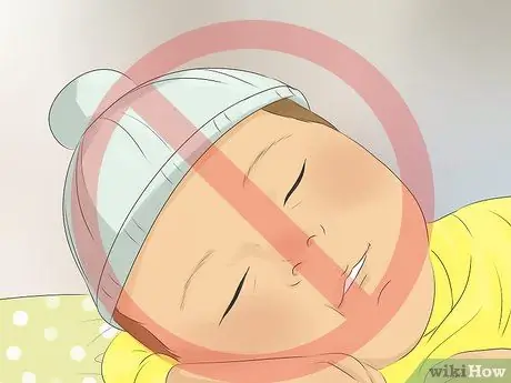 Одевайте новорожденного для сна летом Шаг 4